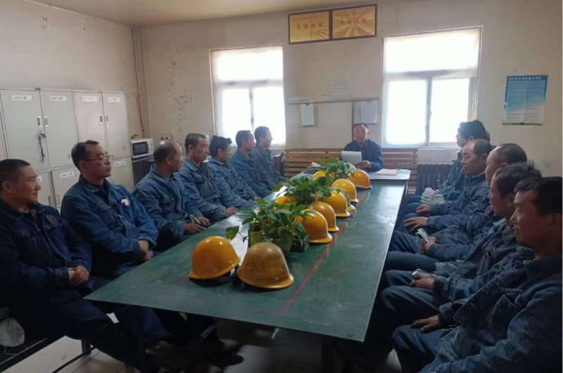 凝心聚力 穩(wěn)中求進(jìn) &mdash;&mdash;工投公司電解一車間運(yùn)行三班全力以赴做好安全生產(chǎn)工作