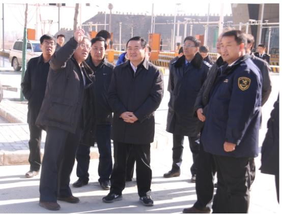 省委副書記、省長郝鵬視察青海曹家堡保稅物流中心