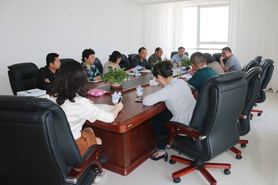 省商務(wù)廳副廳長朱小青協(xié)同西寧海關(guān)、省檢驗檢疫局一行深入企業(yè)就保稅物流中心封關(guān)運營